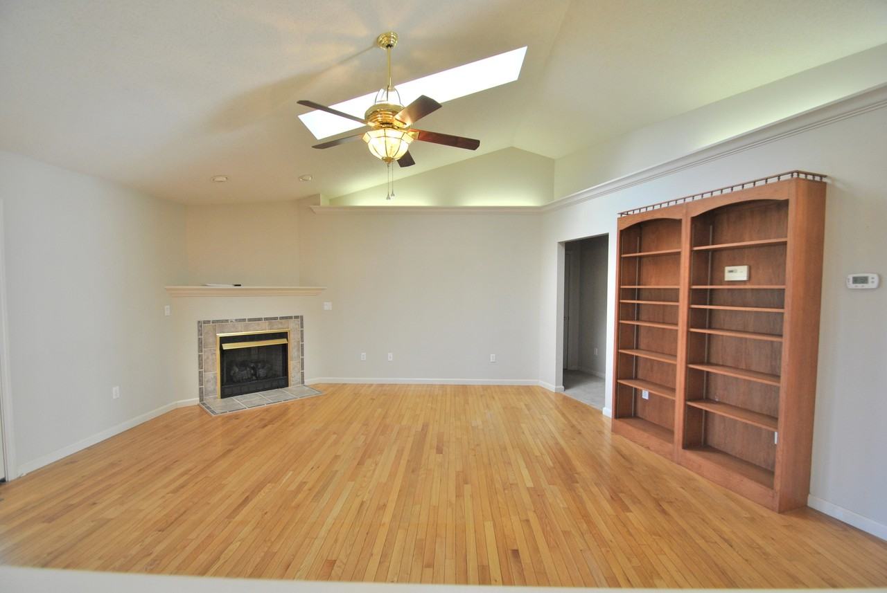 141 Anglewood Dr - Photo 2 of 9