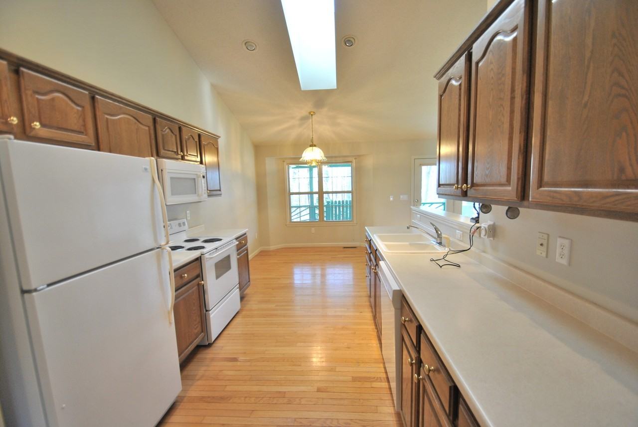 141 Anglewood Dr - Photo 5 of 9