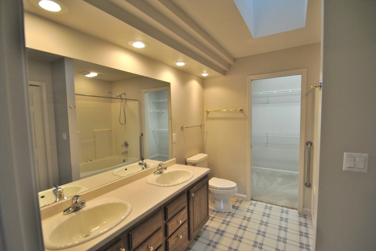 141 Anglewood Dr - Photo 7 of 9