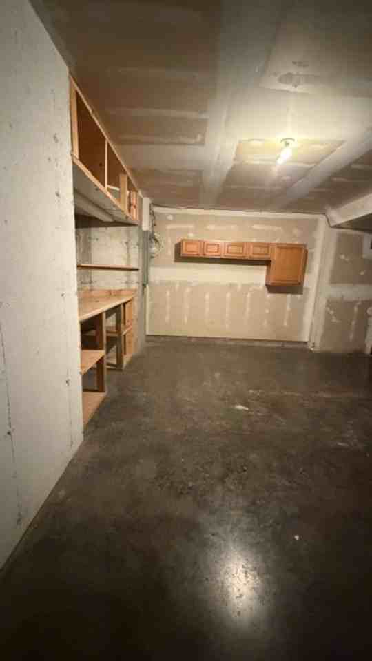 696 James St - Photo 4 of 18