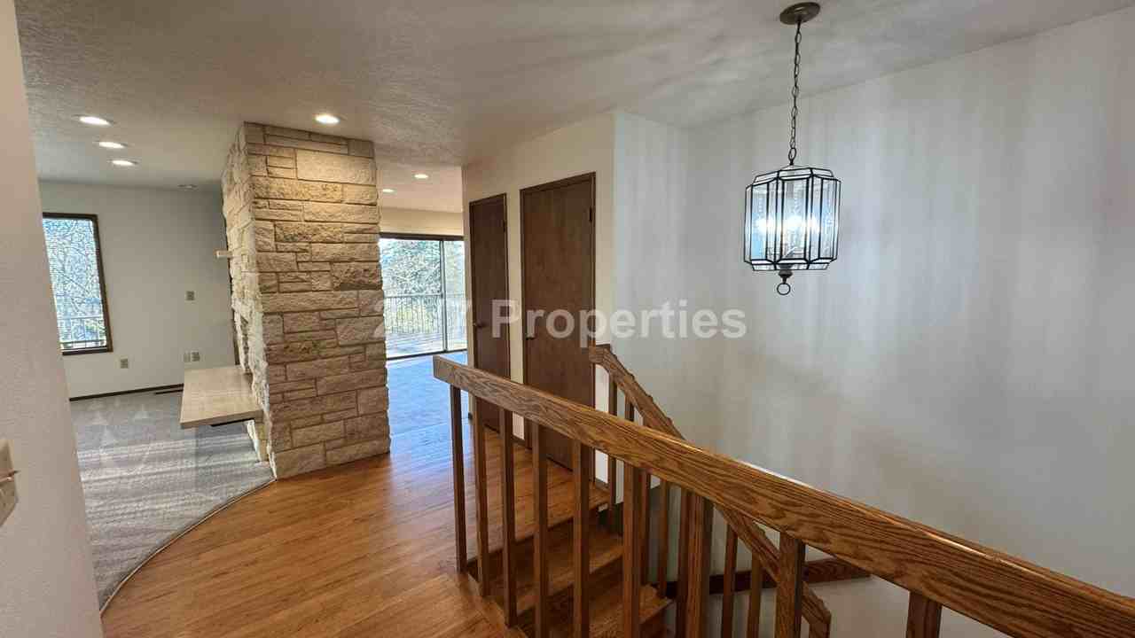 5755 Skyline Dr - Photo 3 of 36
