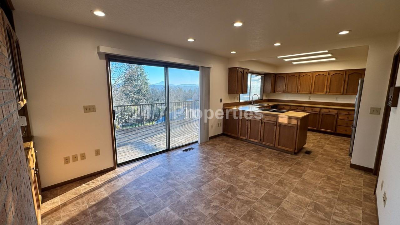 5755 Skyline Dr - Photo 7 of 36