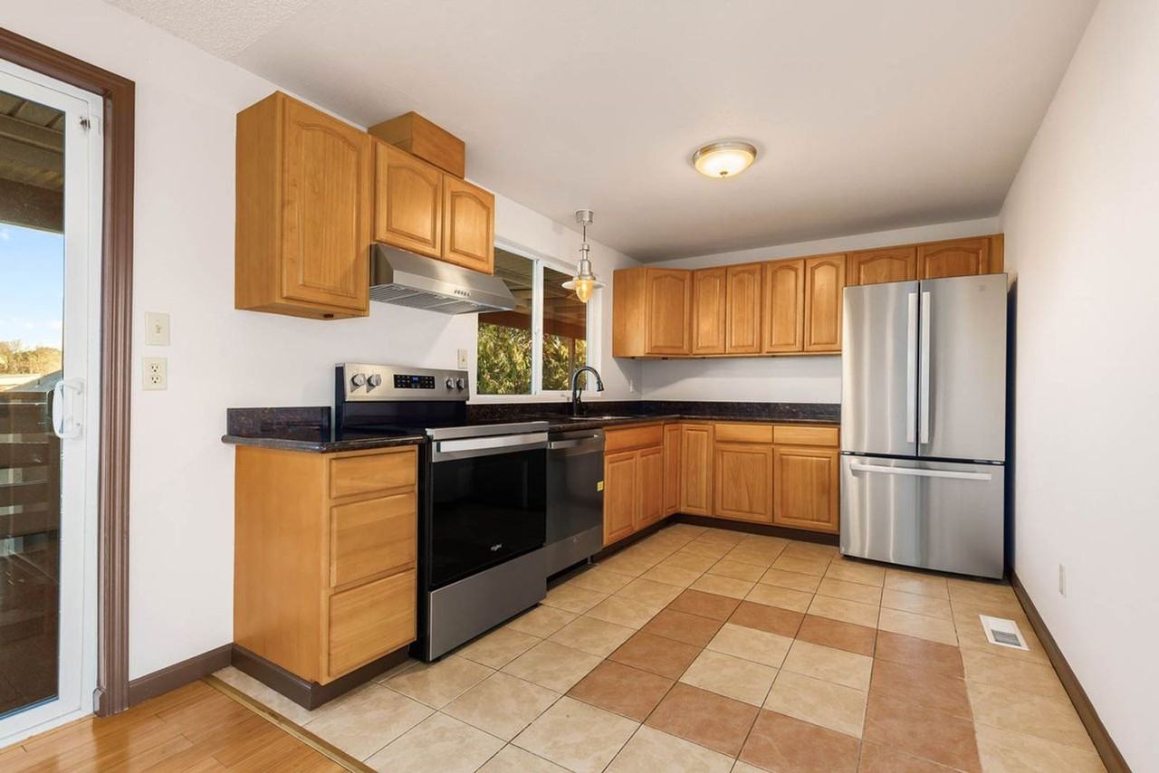 4240 S Orcas St - Photo 4 of 17