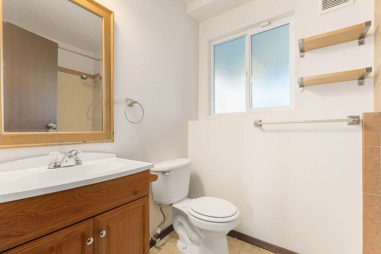 4240 S Orcas St - Photo 5 of 17