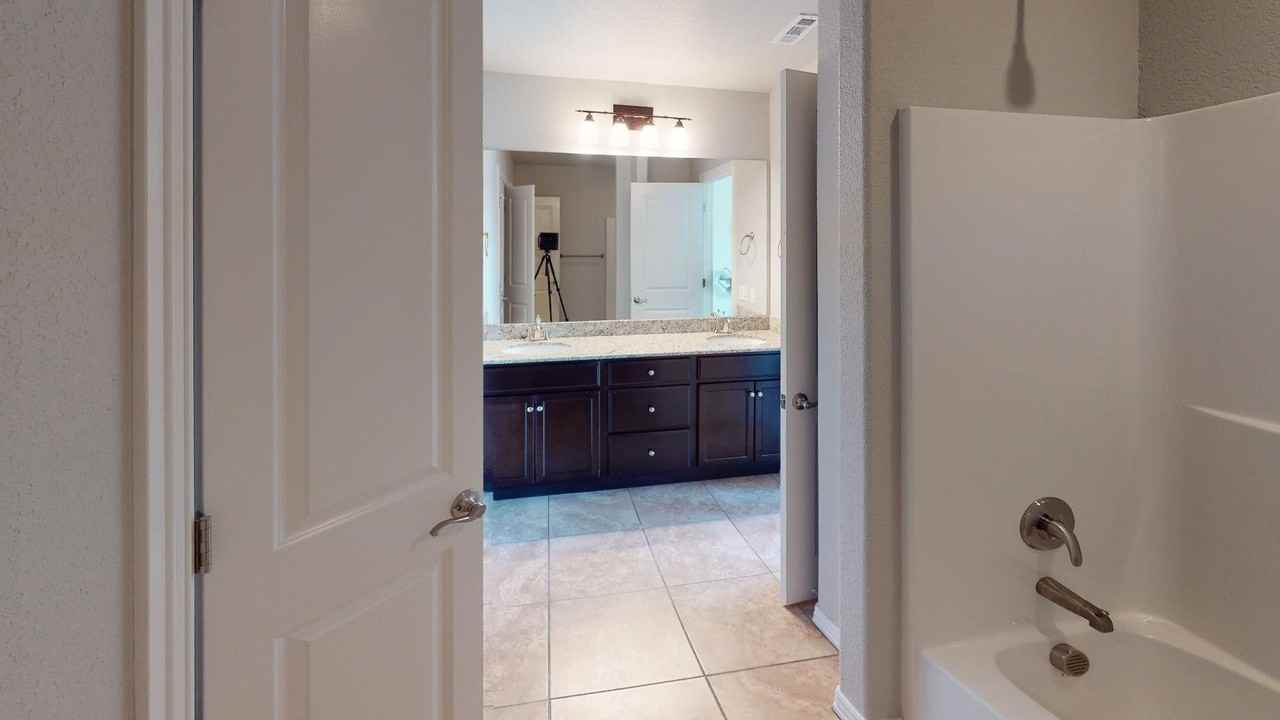 2705 W Shasta Rd - Photo 3 of 10