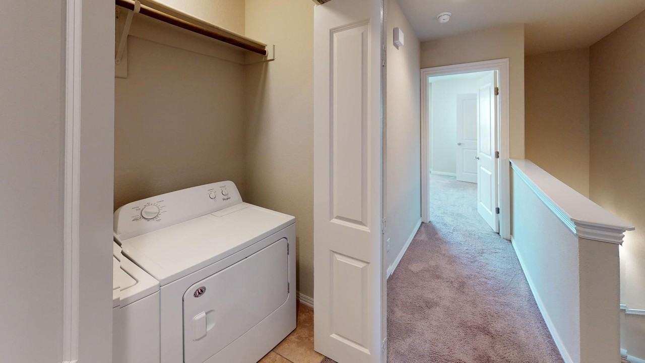 2705 W Shasta Rd - Photo 4 of 10