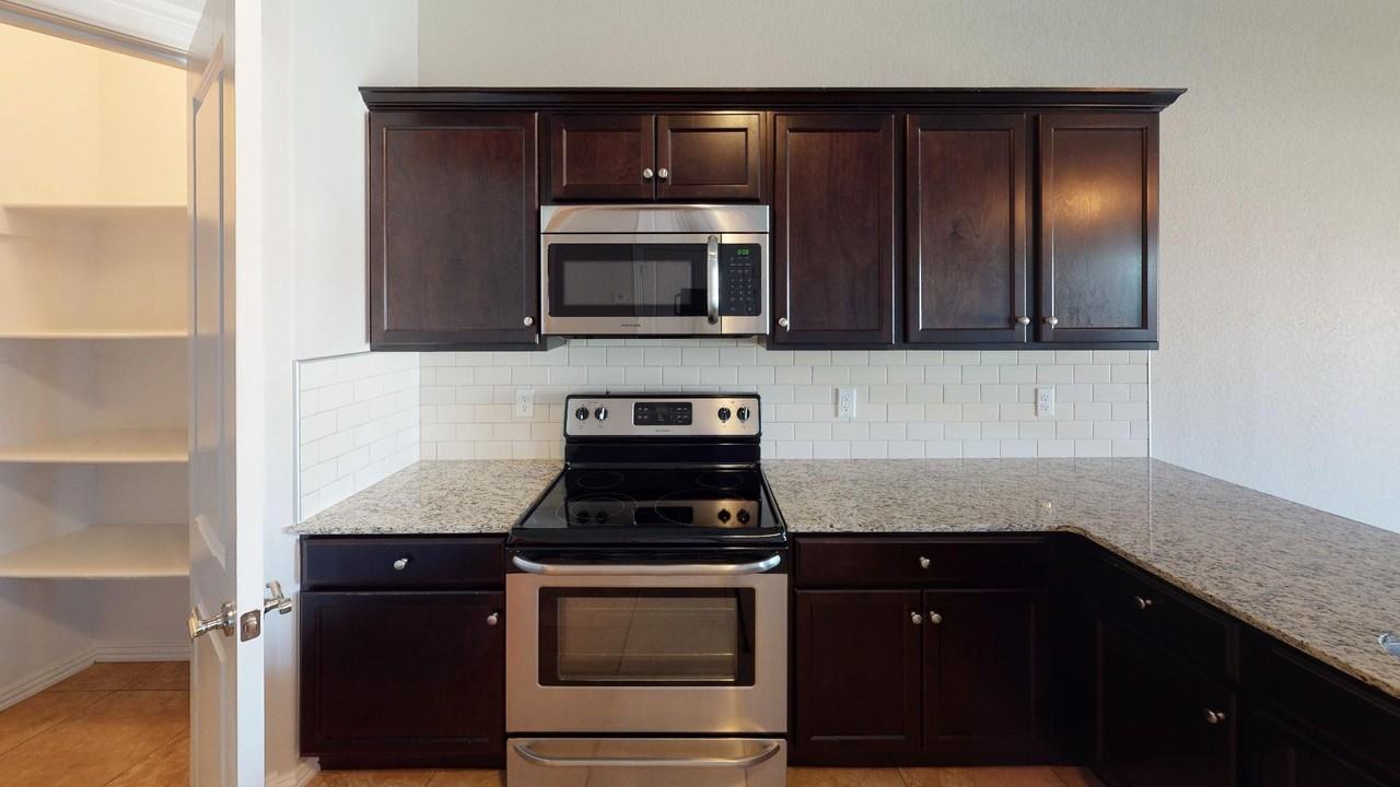 2705 W Shasta Rd - Photo 5 of 10