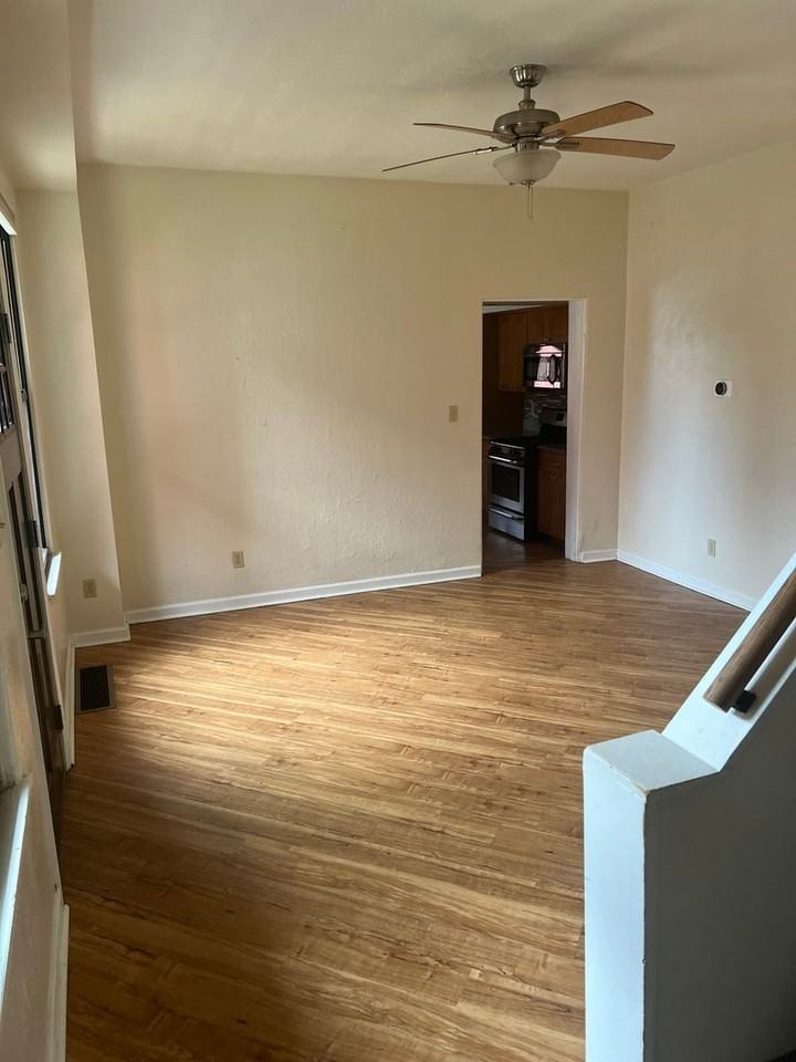 2206 Sarah St - Photo 5 of 28