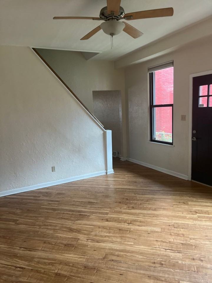 2206 Sarah St - Photo 6 of 28