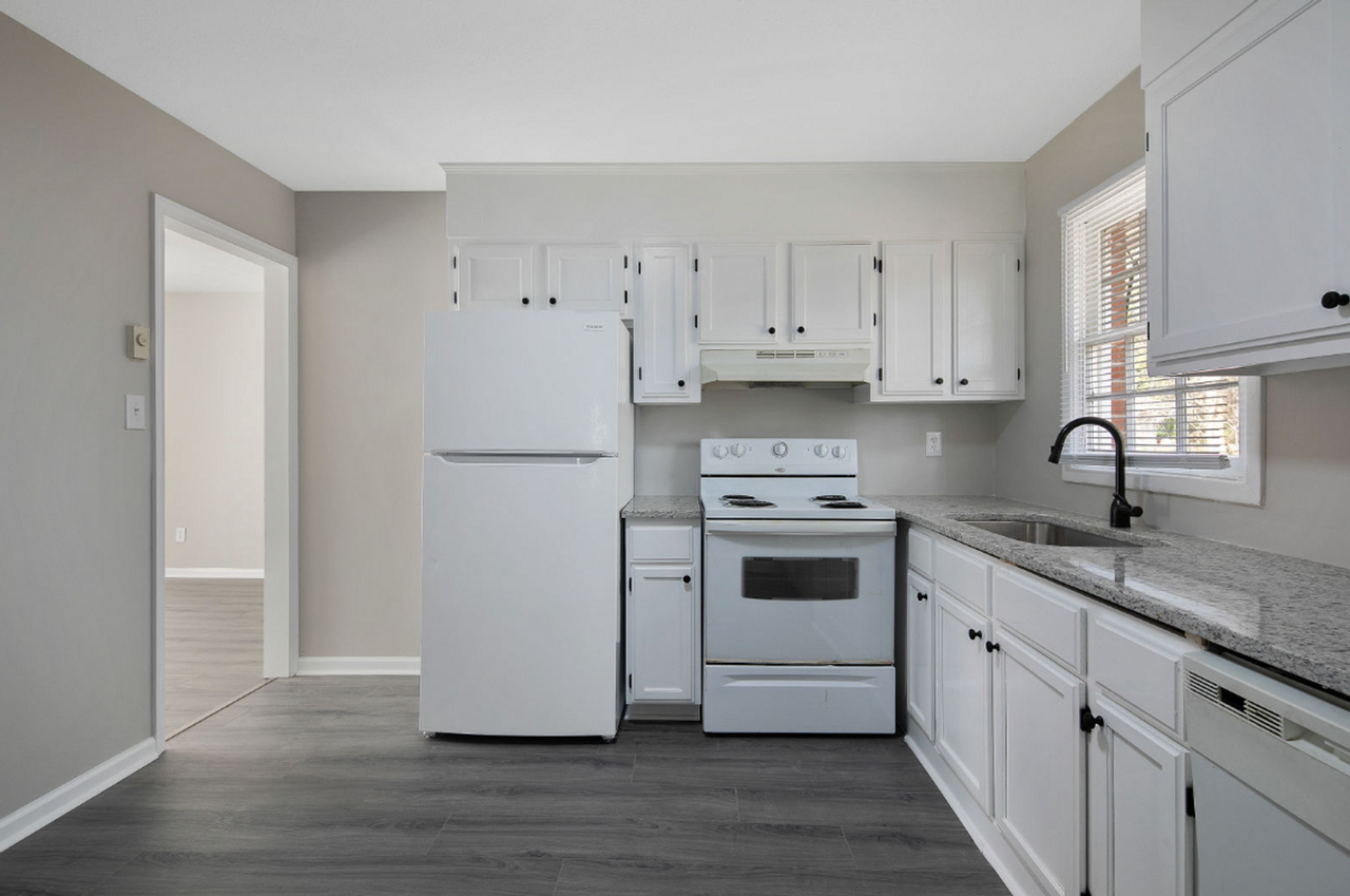 7252 Ainsley St - Photo 3 of 25