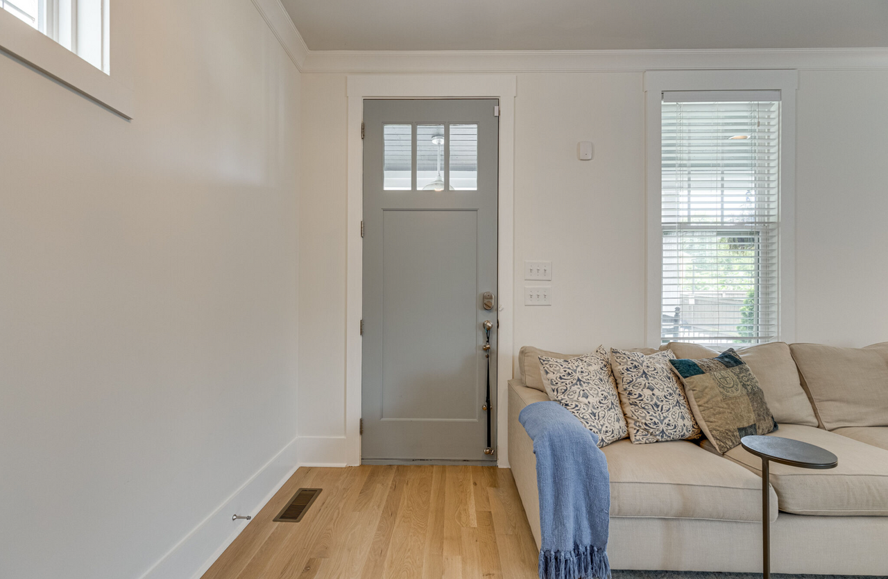 2405 Chapel Ave - Photo 6 of 39