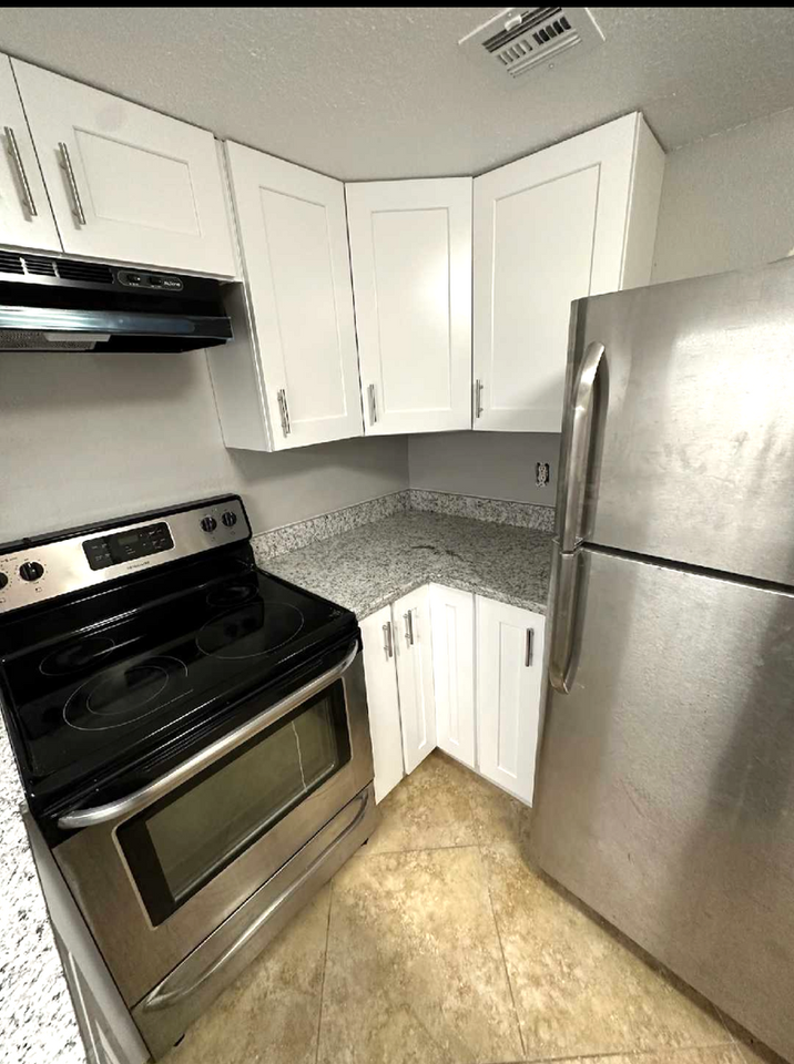 4149 S Semoran Blvd #17 - Photo 2 of 8