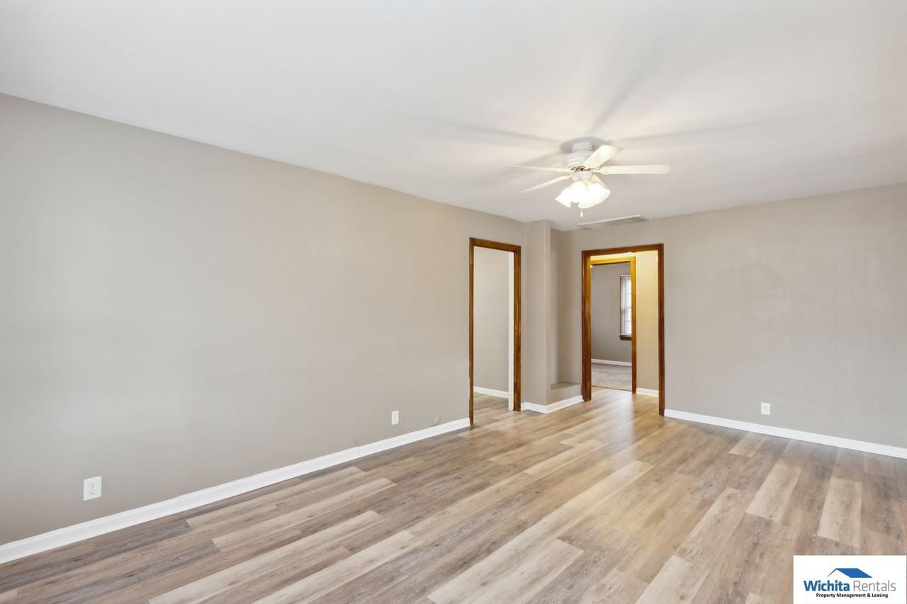 2012 S Palisade Ave - Photo 2 of 12