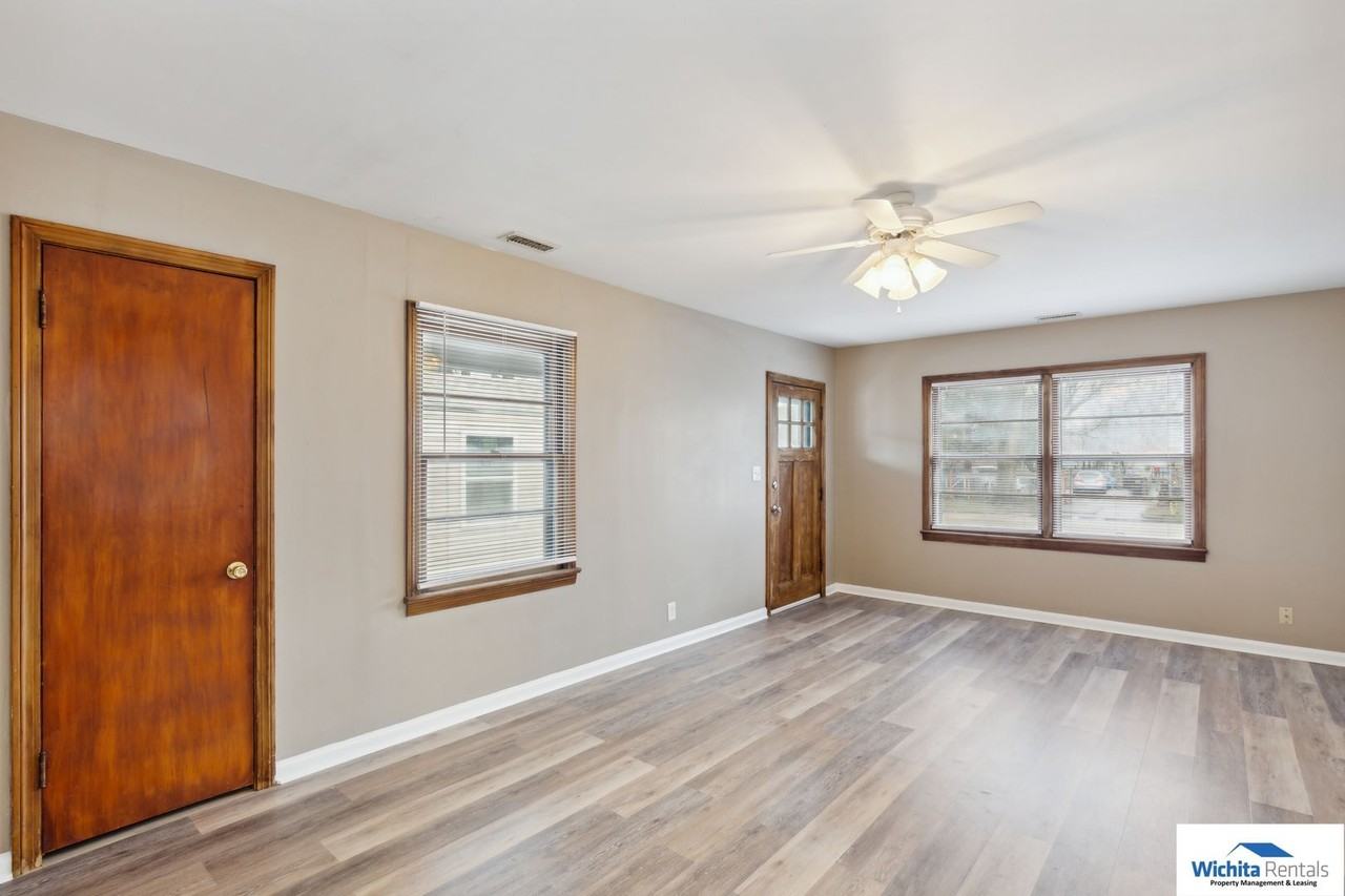 2012 S Palisade Ave - Photo 3 of 12