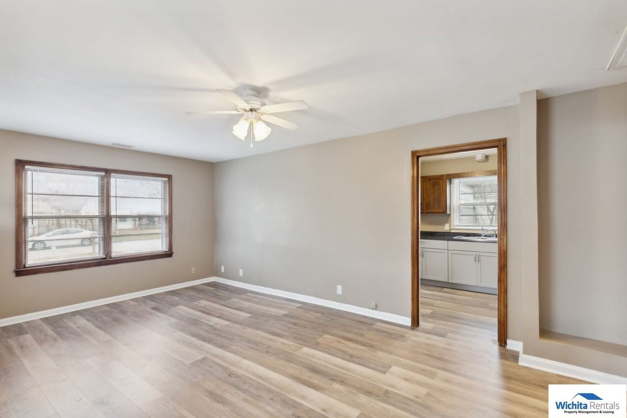 2012 S Palisade Ave - Photo 4 of 12