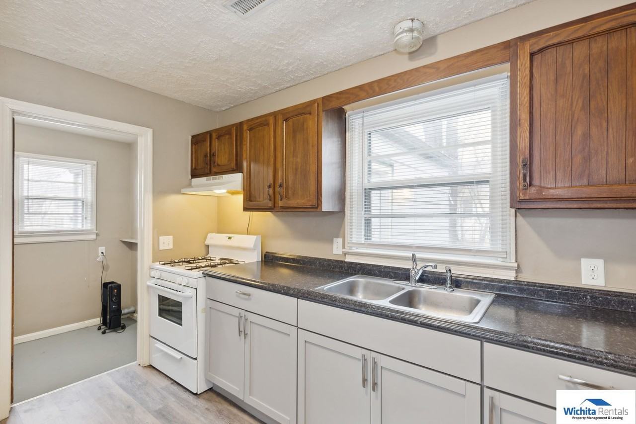 2012 S Palisade Ave - Photo 5 of 12