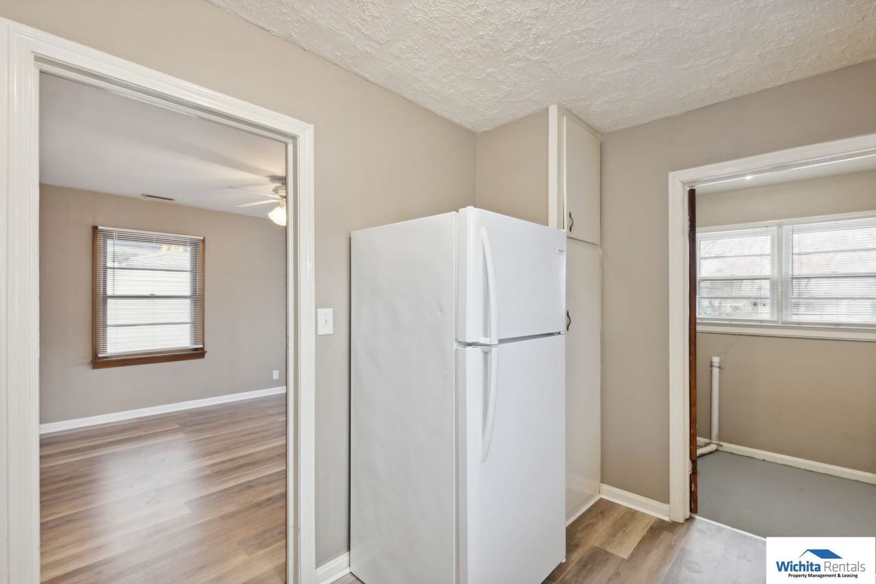 2012 S Palisade Ave - Photo 6 of 12