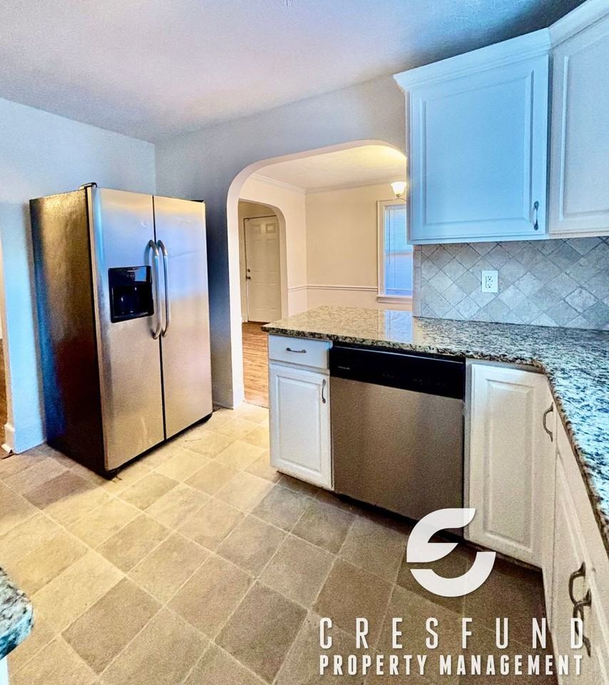 706 Glenville Ave - Photo 6 of 23