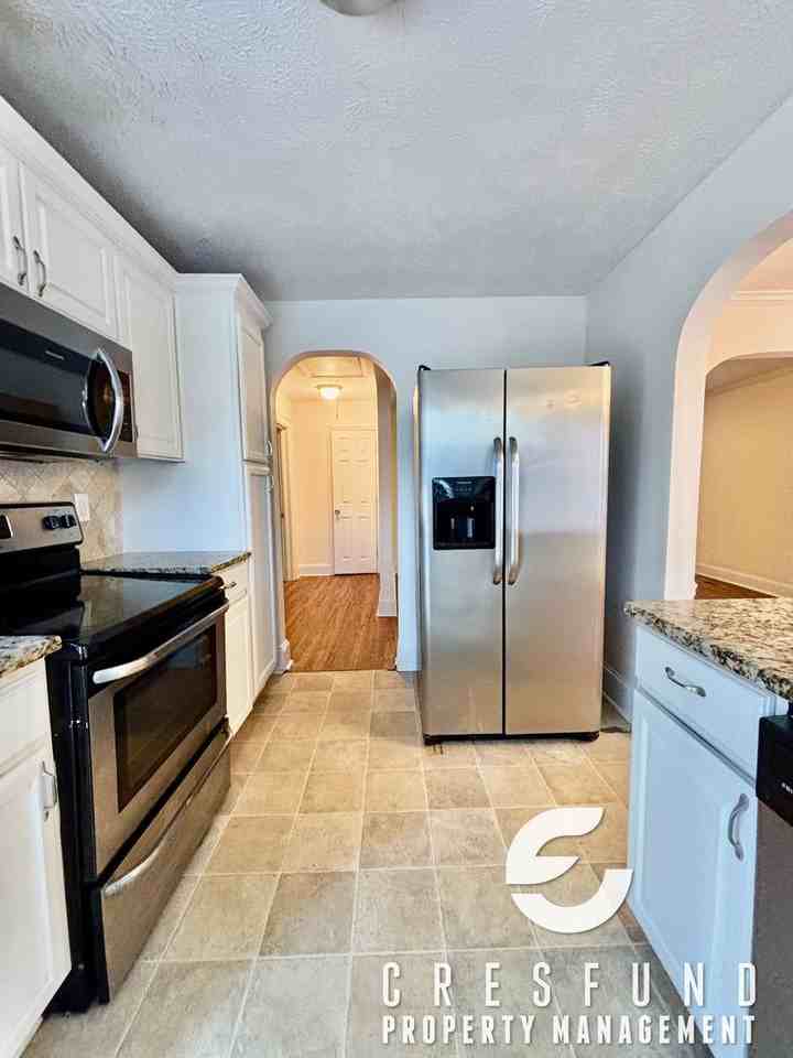 706 Glenville Ave - Photo 7 of 23