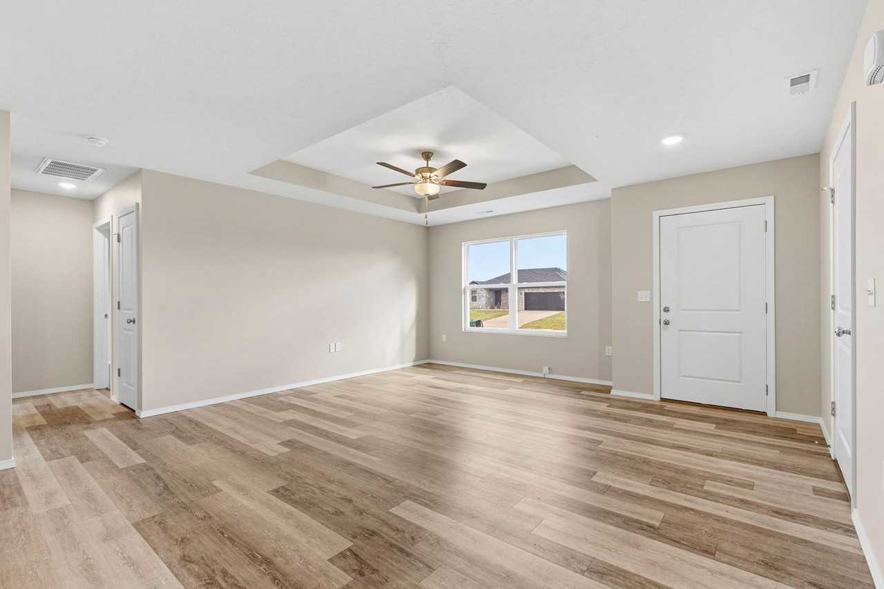 1204 Aundria Ave - Photo 4 of 25