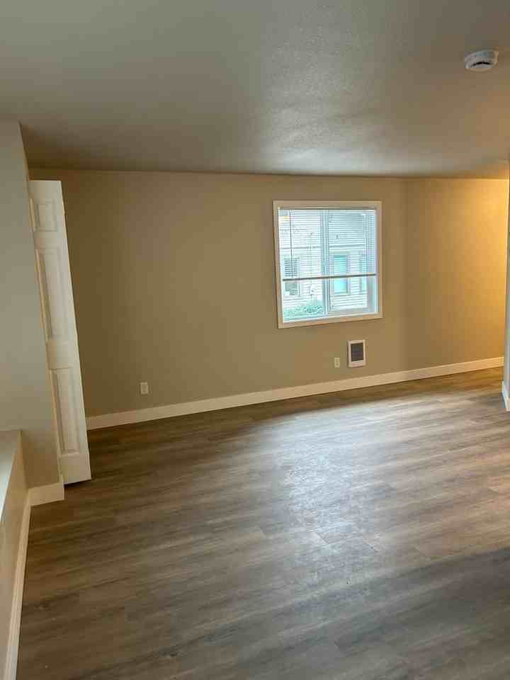 315 315 NW 9th - 03 #03 - Photo 4 of 9