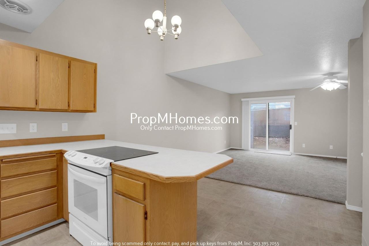 4500 Se Roethe Rd - Photo 6 of 25