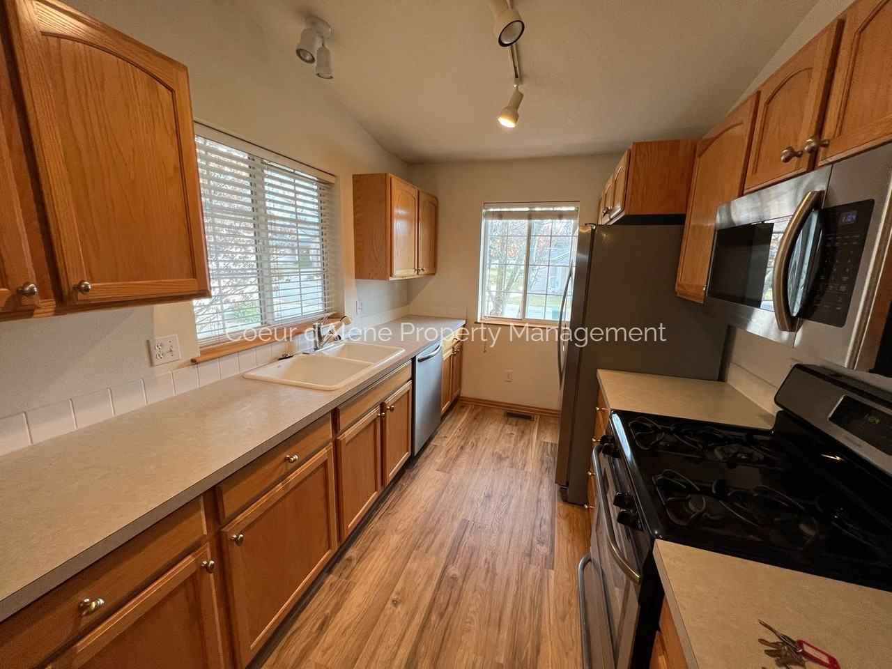 220 S Coho Rd - Photo 4 of 10