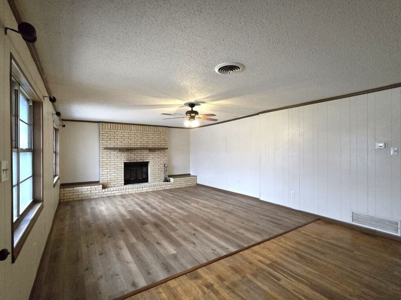 616 W Avenue E - Photo 2 of 18