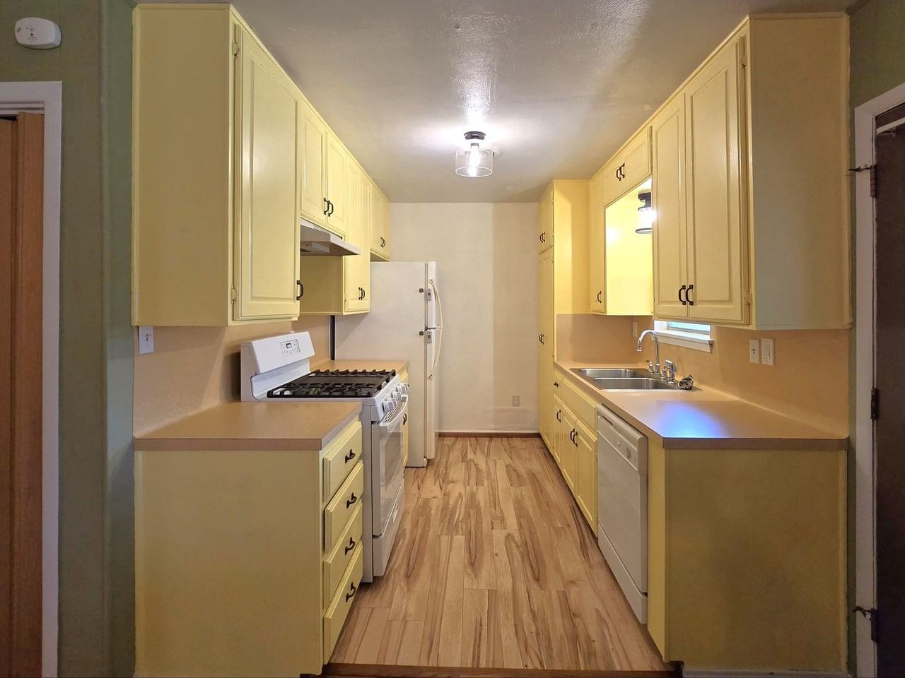 616 W Avenue E - Photo 7 of 18