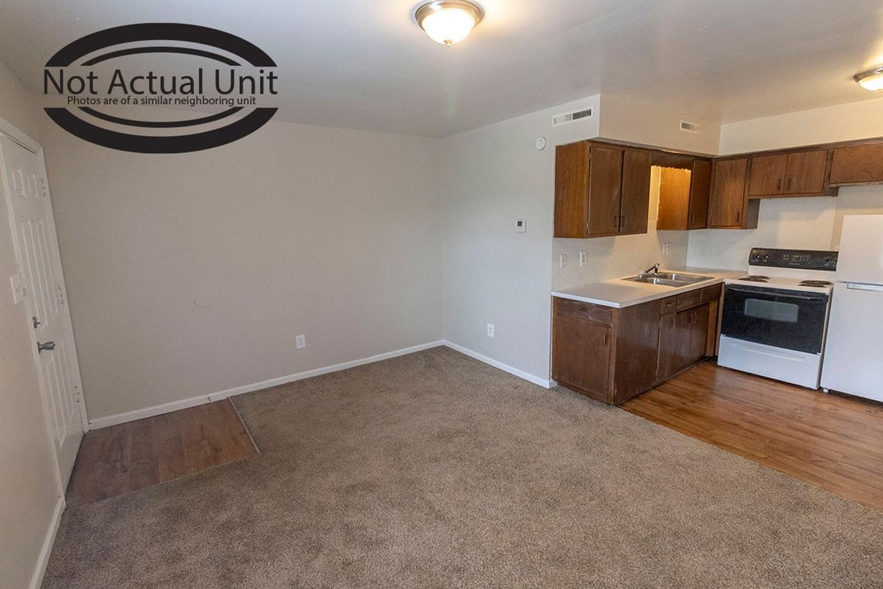 700 W Cunningham Dr #D - Photo 3 of 13