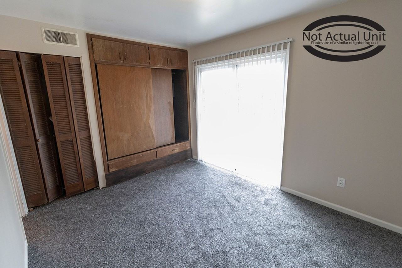 701 W Cunningham Dr #2 - Photo 6 of 13