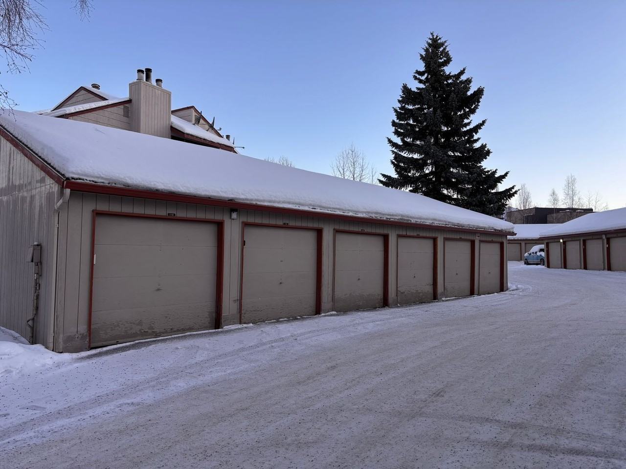 9625 Independence Dr - Photo 2 of 8