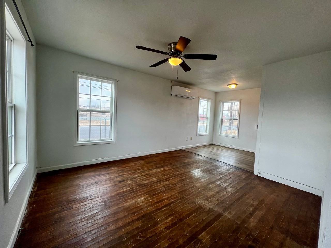 1522 31st St - Photo 3 of 8