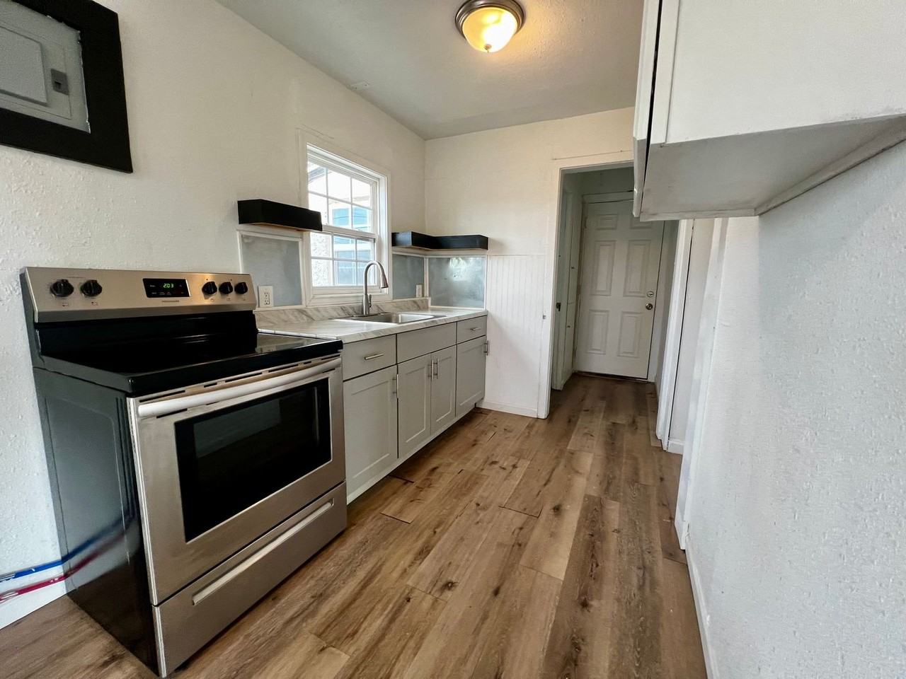 1522 31st St - Photo 5 of 8