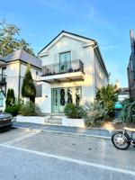 featured image of 220 Heatherden Ave