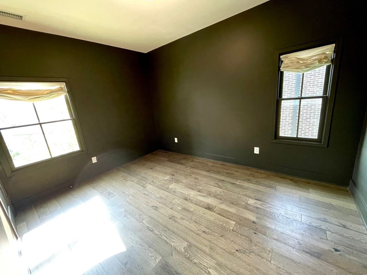 220 Heatherden Ave - Photo 7 of 14