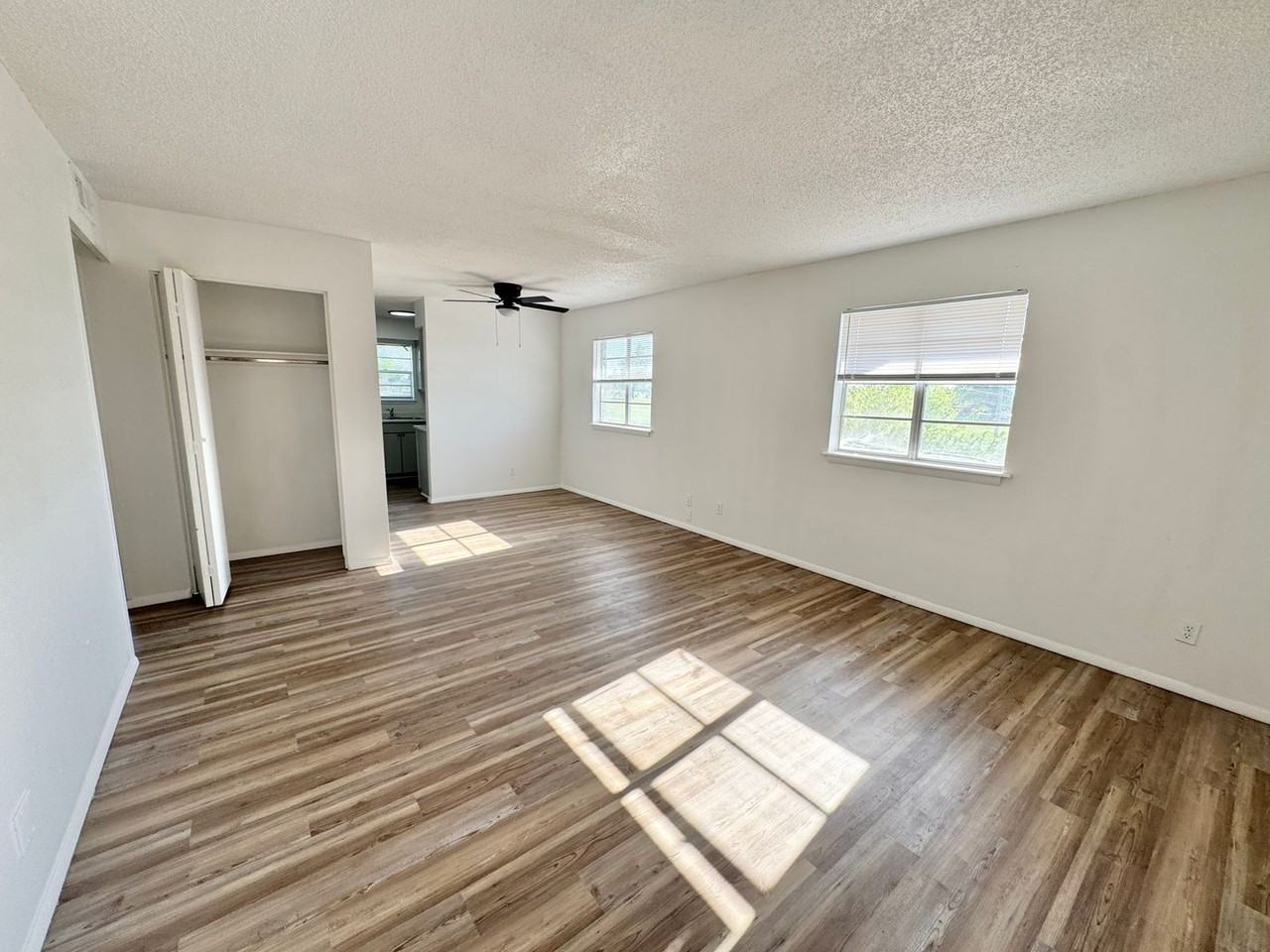 Villa Chateau Apartments - Photo 2 of 29