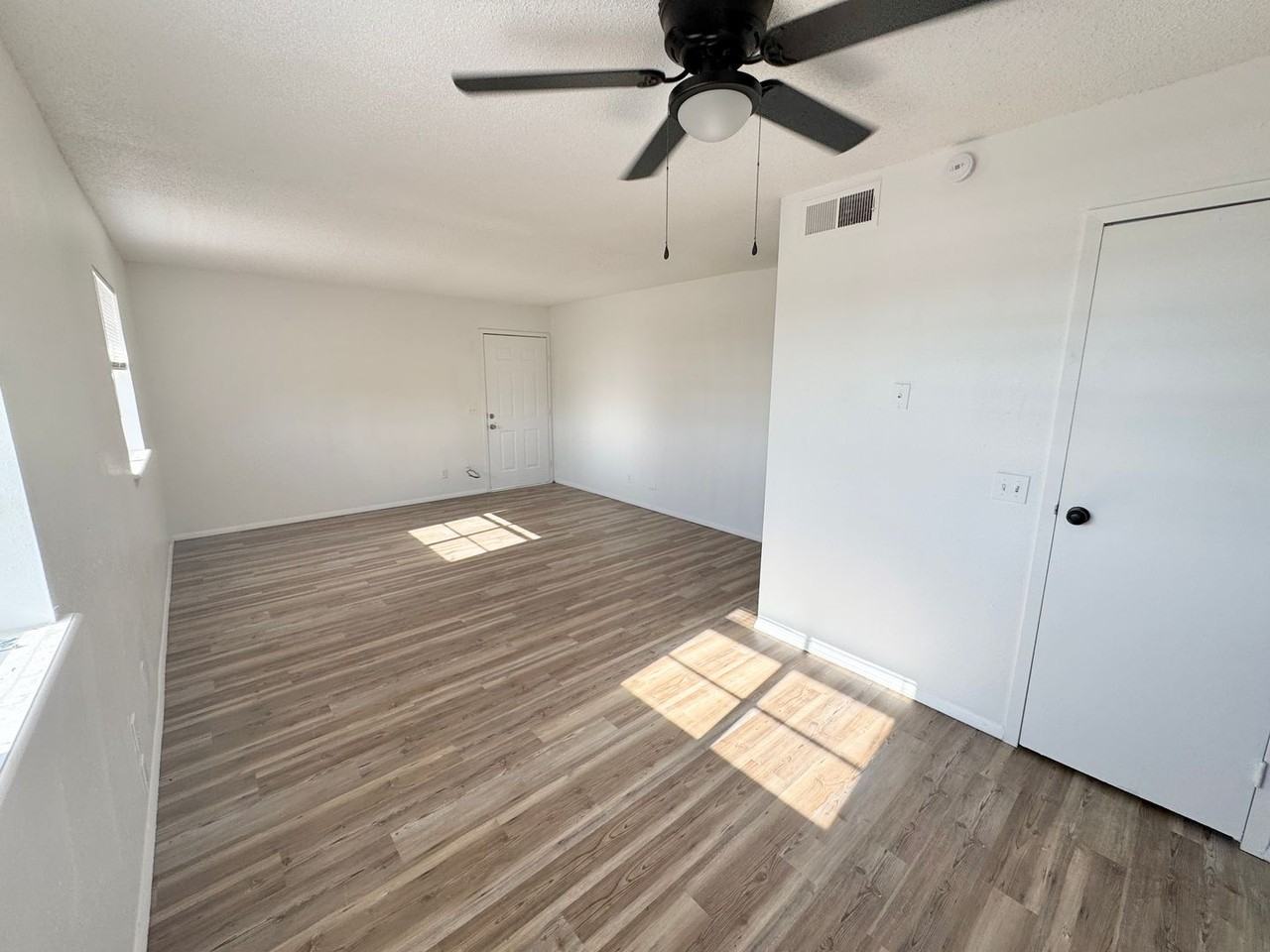 Villa Chateau Apartments - Photo 3 of 29