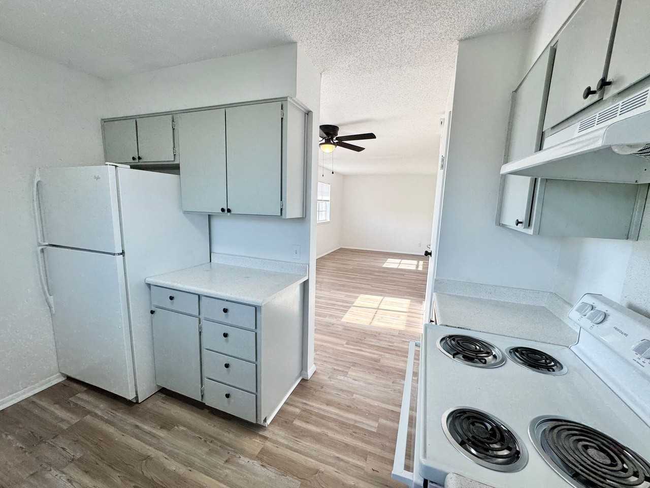 Villa Chateau Apartments - Photo 5 of 29