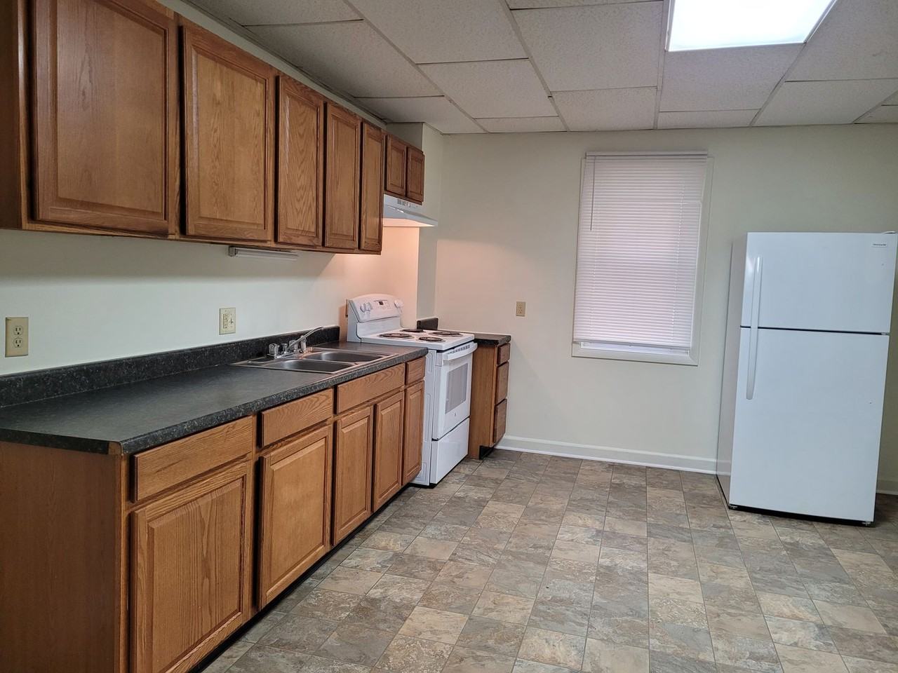 123 E Burd St - Photo 2 of 10