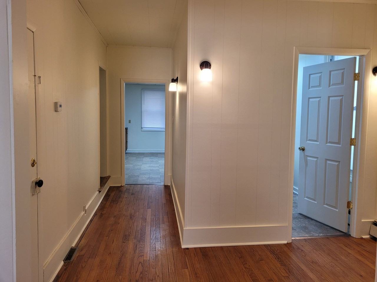 123 E Burd St - Photo 3 of 10