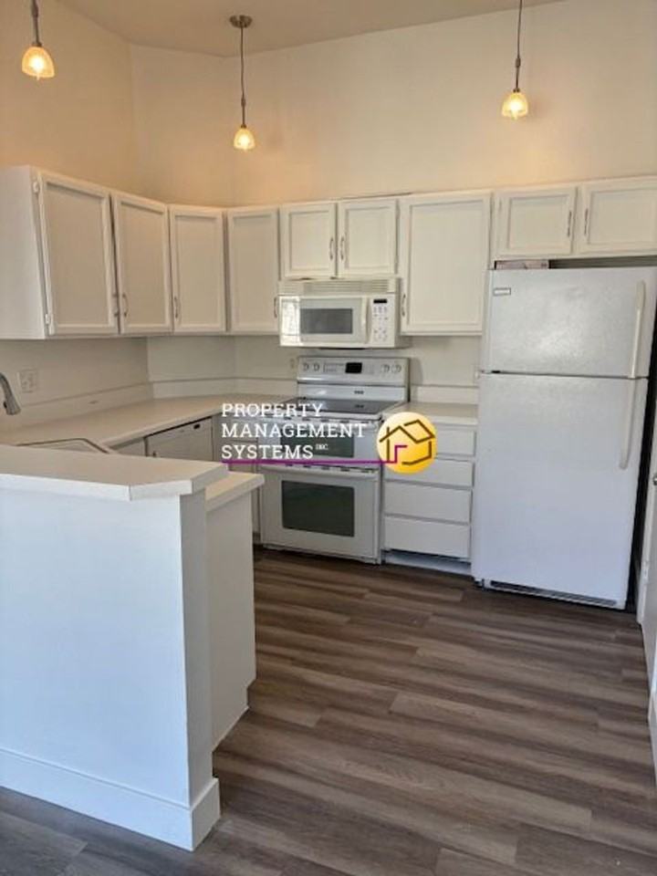 1468 W Coastal Ct - Photo 3 of 21