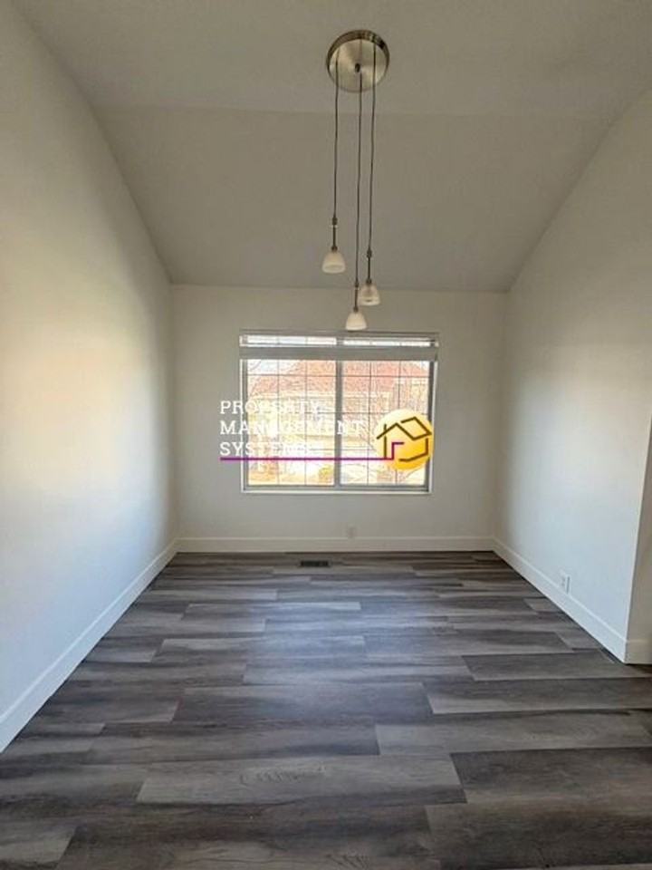 1468 W Coastal Ct - Photo 5 of 21