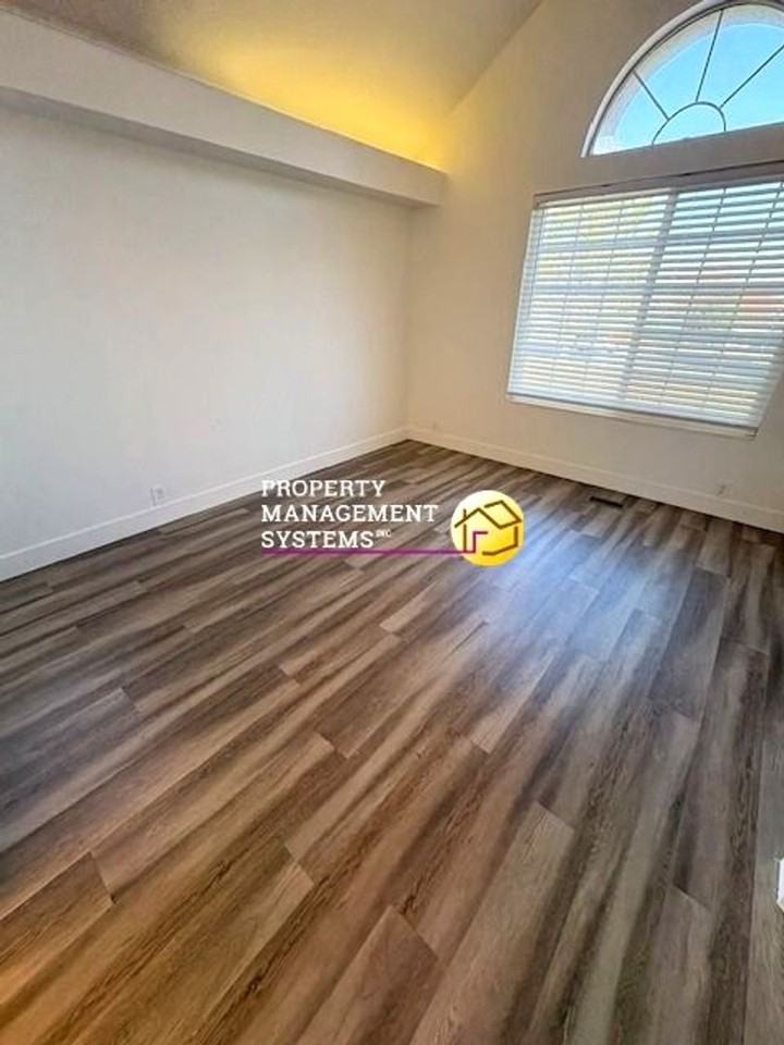 1468 W Coastal Ct - Photo 6 of 21