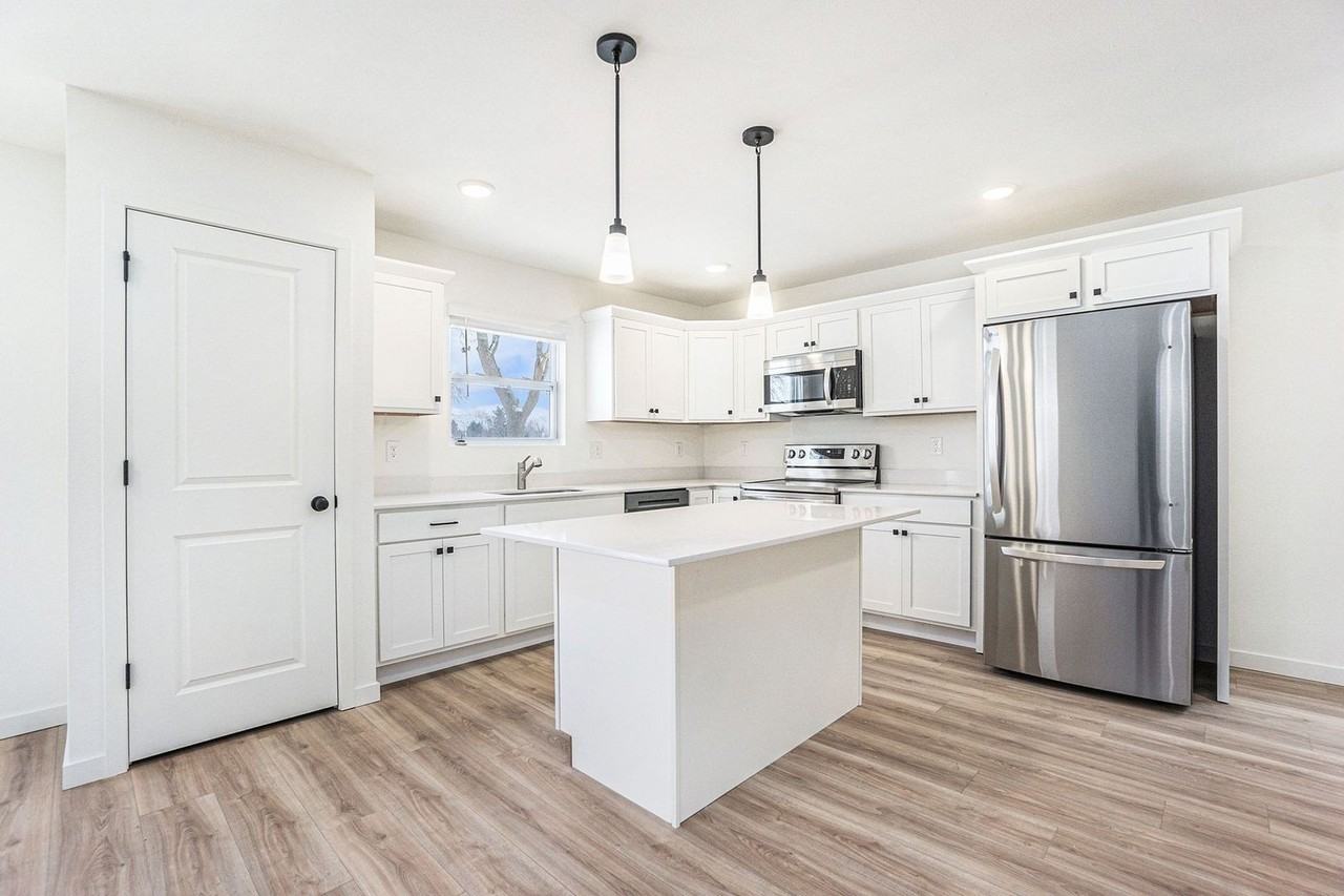 688 Bush Blvd - Photo 2 of 24