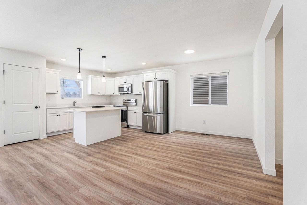 688 Bush Blvd - Photo 4 of 24