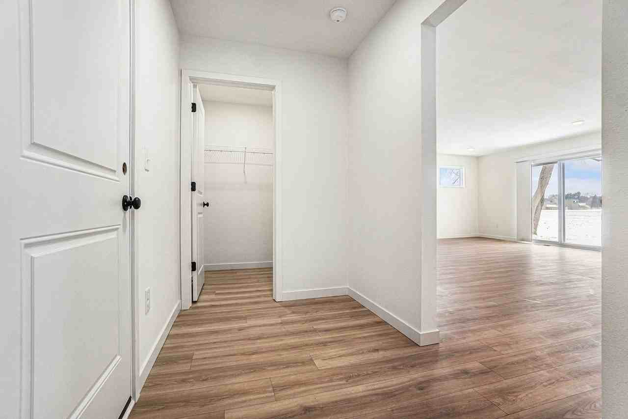 688 Bush Blvd - Photo 5 of 24