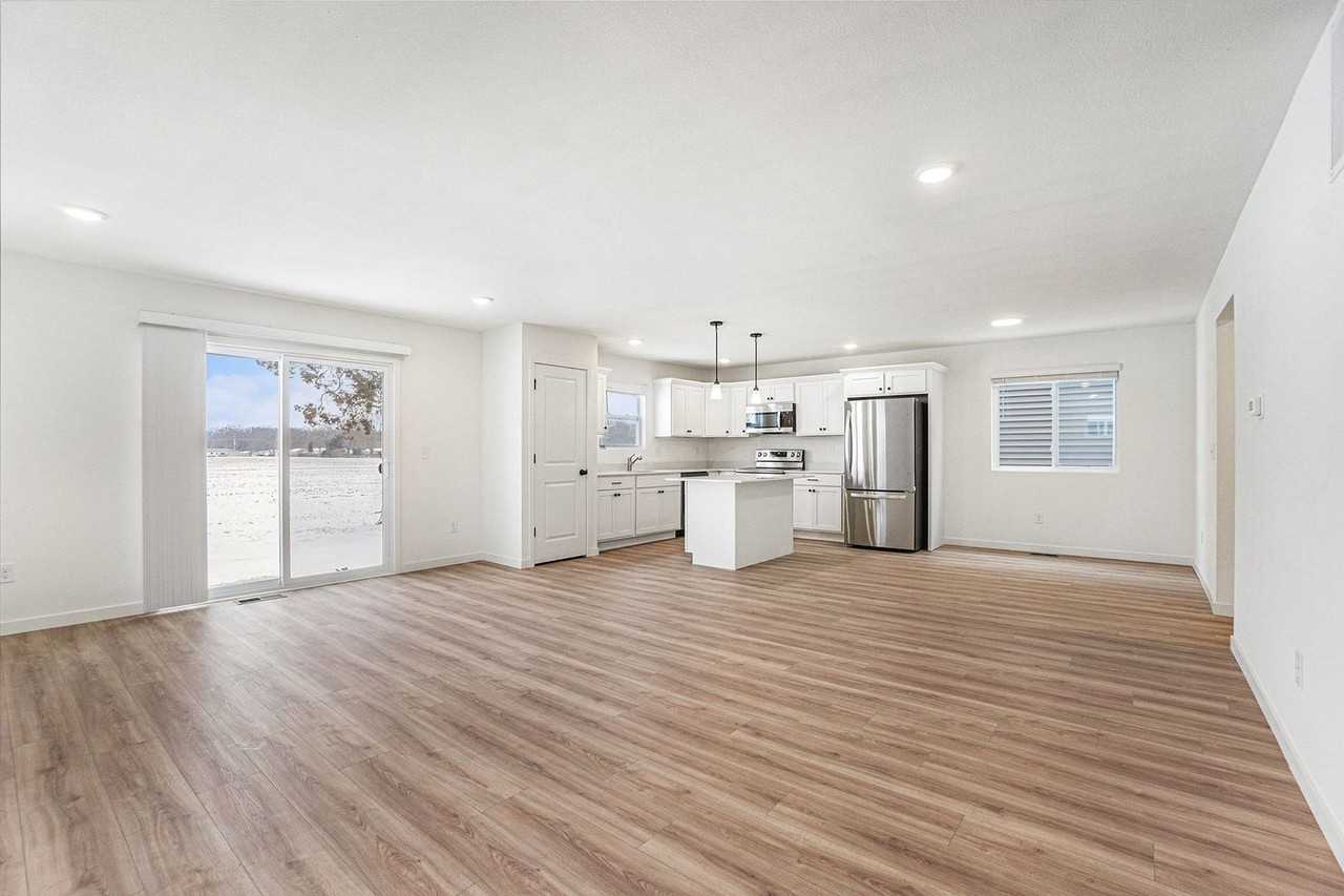 688 Bush Blvd - Photo 6 of 24