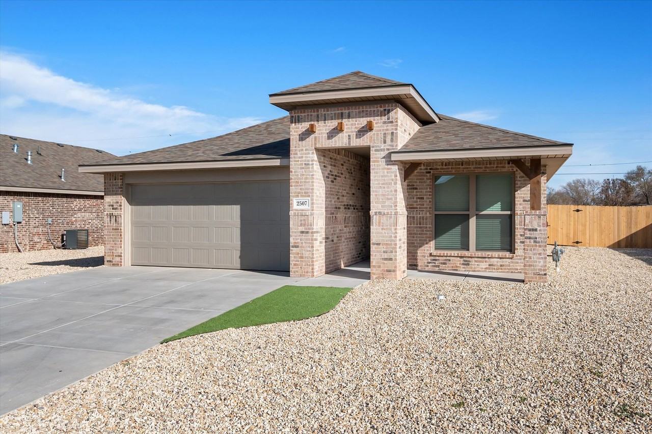 2507 Kenwood Ave - Photo 3 of 29