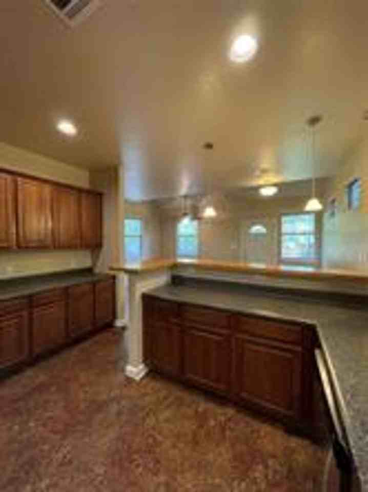 200 200 W North Loop  - #B - Photo 4 of 17